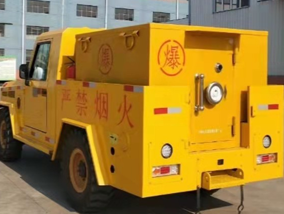 平陆凯龙爆破器材运输车：保障爆破任务的安全运行