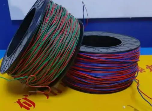 平陆放炮线的主要材质有哪些？不同材质的适用场景有何区别？